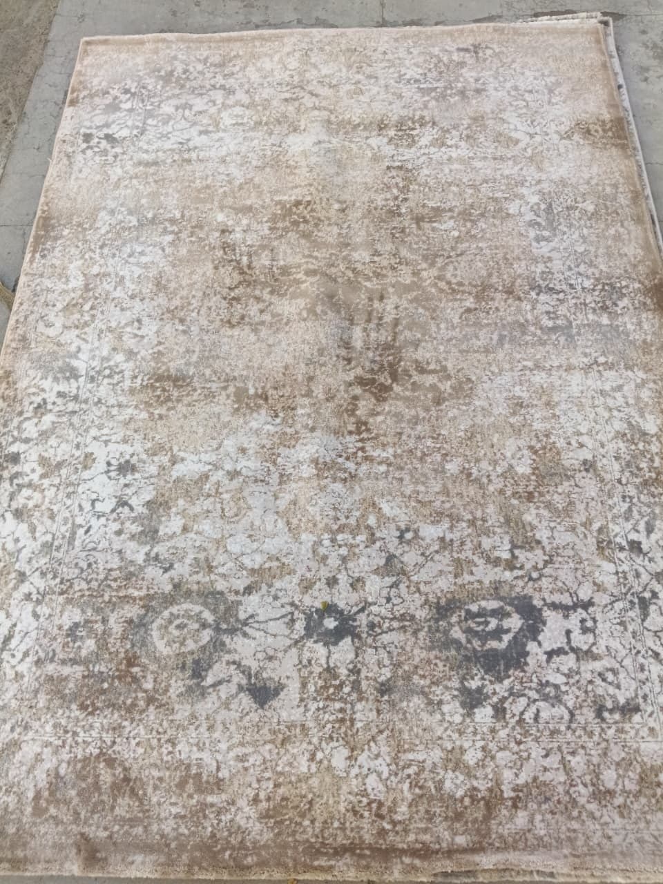 Handmade carpet from the Awadh Carpet looms — piece 8