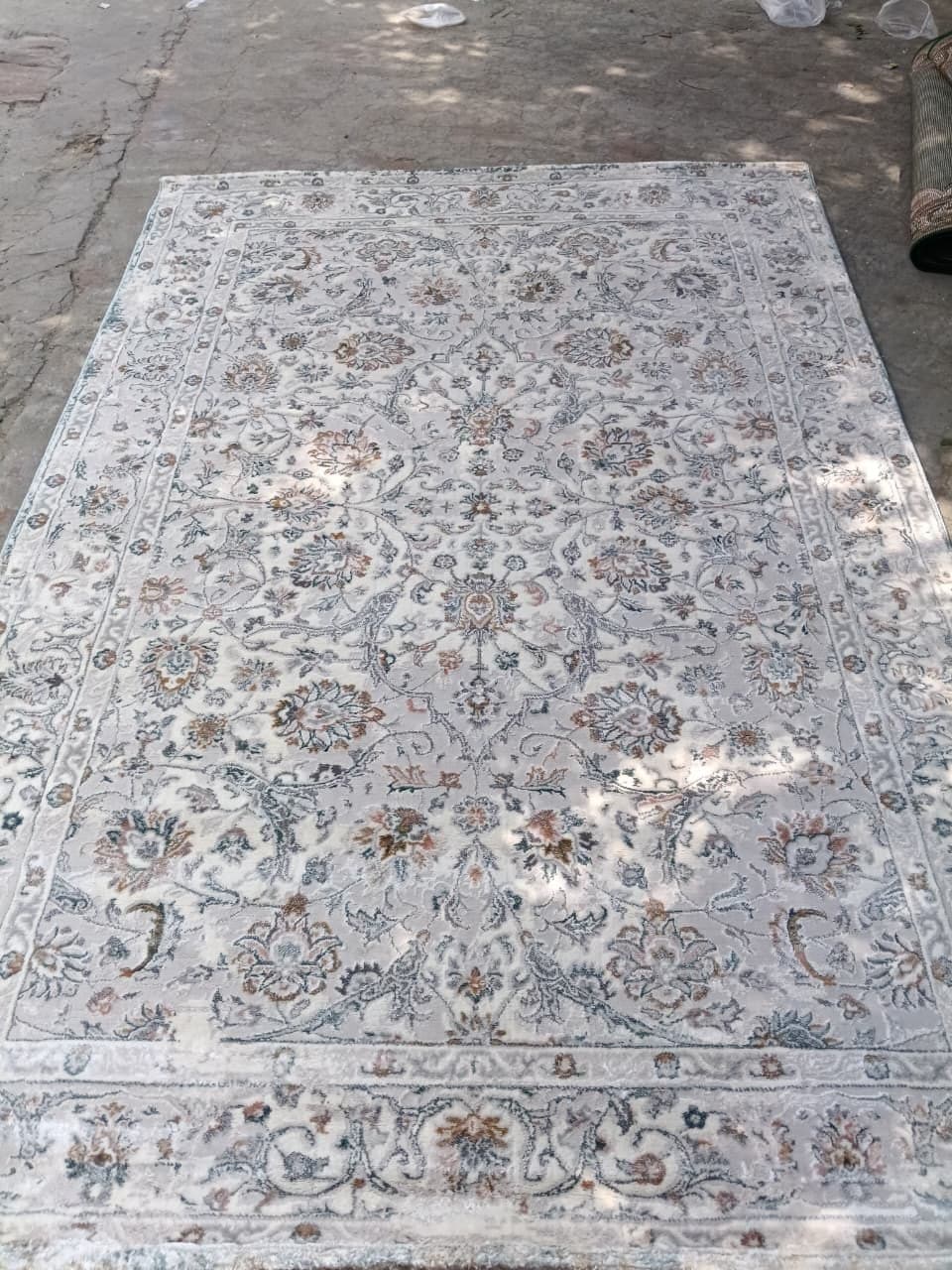 Handmade carpet from the Awadh Carpet looms — piece 10