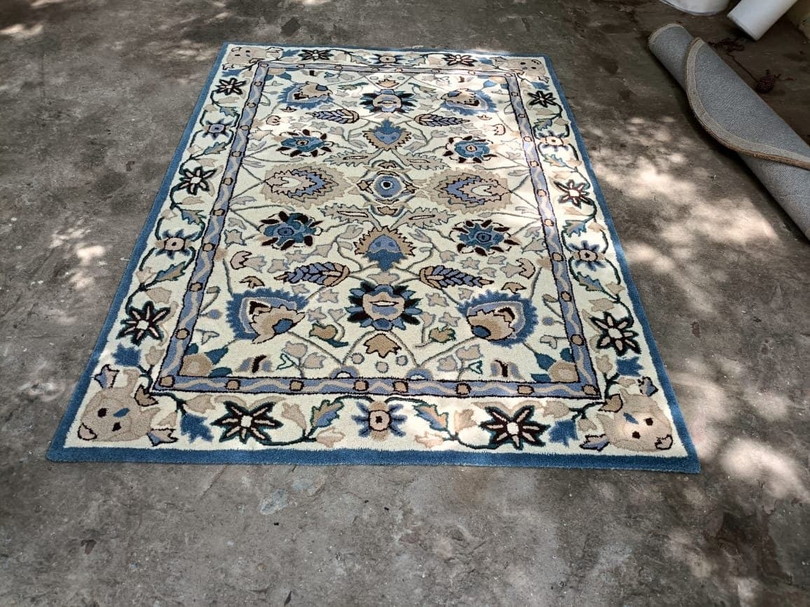Handmade carpet from the Awadh Carpet looms — piece 19