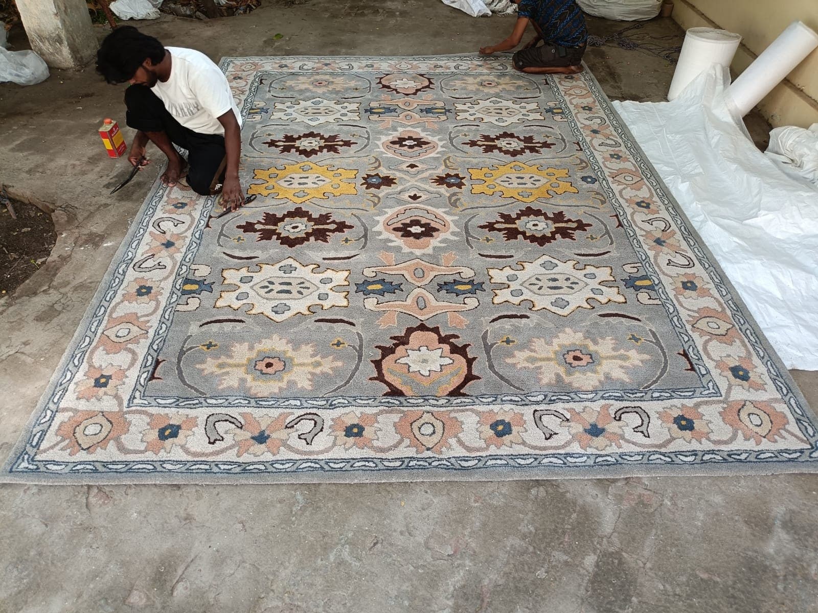 Handmade carpet from the Awadh Carpet looms — piece 23
